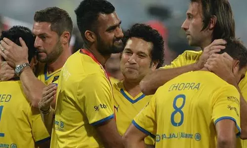 മരണപ്പോരാട്ടത്തിനായി ബ്ലാസ്റ്റേഴ്സ് നാളെ കളത്തില്; ടീമില് അടിമുടി മാറ്റം മരണപ്പോരാട്ടത്തിനായി ബ്ലാസ്റ്റേഴ്സ് നാളെ കളത്തില്; ടീമില് അടിമുടി മാറ്റം