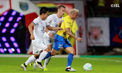 കൊച്ചിയില്‍ കൊമ്പന്‍മാരുടെ പടയോട്ടം