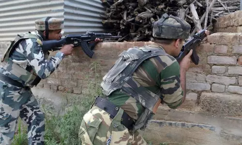 കശ്മീരില്‍ പൊലീസ് പോസ്റ്റിന് നേരെ ഭീകരാക്രമണം