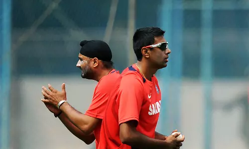 കുറച്ച് വിനയമാകാമെന്ന് ഹര്‍ഭജനോട് മുന്‍ ഇന്ത്യന്‍ താരം