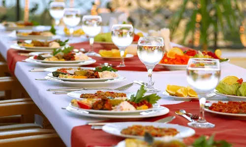 തൊഴിലാളികള്ക്ക് ഇഫ്താറിനുമുള്ള ഭക്ഷണമെത്തിച്ചു കൊടുത്ത് ഖത്തറിലെ വനിതാ കൂട്ടായ്മ തൊഴിലാളികള്ക്ക് ഇഫ്താറിനുമുള്ള ഭക്ഷണമെത്തിച്ചു കൊടുത്ത് ഖത്തറിലെ വനിതാ കൂട്ടായ്മ