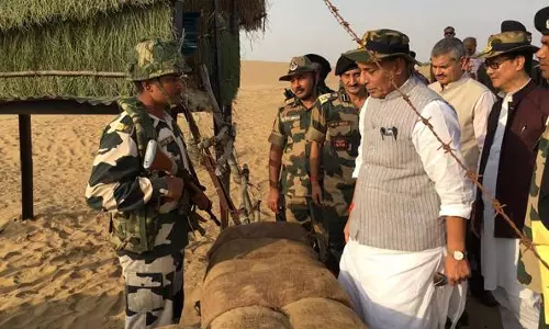 ഇന്ത്യയെ ആക്രമിച്ചാല് തിരിച്ചടിക്കും; വെടിയുണ്ടകളുടെ എണ്ണം നോക്കില്ലെന്ന് രാജ്നാഥ് ഇന്ത്യയെ ആക്രമിച്ചാല് തിരിച്ചടിക്കും; വെടിയുണ്ടകളുടെ എണ്ണം നോക്കില്ലെന്ന് രാജ്നാഥ്