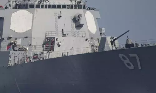 അമേരിക്കന്‍ യുദ്ധക്കപ്പലുകള്‍ക്ക് നേരെ ഹൂതി വിമതരുടെ റോക്കറ്റ് ആക്രമണം