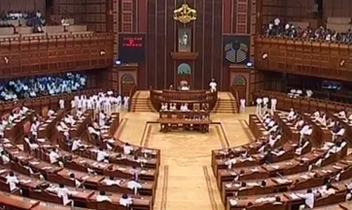 കേരളത്തെ വരള്‍ച്ചബാധിത പ്രദേശമായി പ്രഖ്യാപിച്ചു