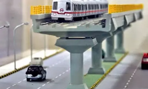 കരാറുകാര് തമ്മിലെ തര്ക്കം; മെട്രോ ഇലക്ട്രിക്കല് സെഷന്റെ ജോലി തടസപ്പെട്ടു കരാറുകാര് തമ്മിലെ തര്ക്കം; മെട്രോ ഇലക്ട്രിക്കല് സെഷന്റെ ജോലി തടസപ്പെട്ടു