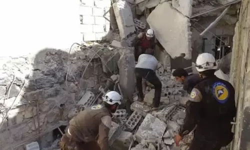 സിറിയയിലെ ഇദ് ലിബ് പ്രവിശ്യയിലുണ്ടായ വ്യോമാക്രമണത്തില് സ്കൂള് കുട്ടികളടക്കം 26 പേര് കൊല്ലപ്പെട്ടു സിറിയയിലെ ഇദ് ലിബ് പ്രവിശ്യയിലുണ്ടായ വ്യോമാക്രമണത്തില് സ്കൂള് കുട്ടികളടക്കം 26 പേര് കൊല്ലപ്പെട്ടു