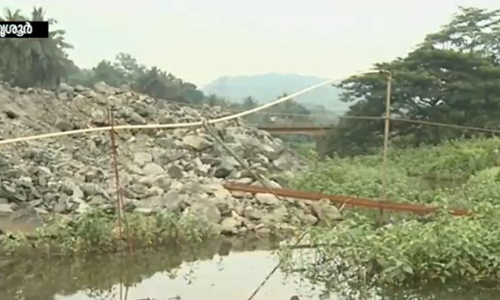 ദേശീയപാതാ നിര്‍മ്മാണത്തിനായി പീച്ചി ഡാമിലേക്കുള്ള കൈവഴി അടച്ചു