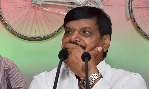 എസ്.പി പോര്, ശിവപാല്‍ യാദവ് ഡല്‍ഹിയില്‍