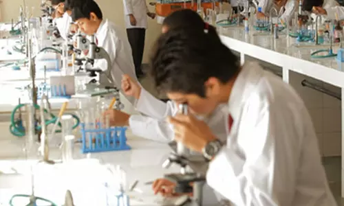 പക്ഷിപ്പനി പരിശോധനാ സൌകര്യം സംസ്ഥാനത്ത് തുടങ്ങുമെന്ന് സര്ക്കാര്;കര്ഷകര് പ്രതീക്ഷയില് പക്ഷിപ്പനി പരിശോധനാ സൌകര്യം സംസ്ഥാനത്ത് തുടങ്ങുമെന്ന് സര്ക്കാര്;കര്ഷകര് പ്രതീക്ഷയില്