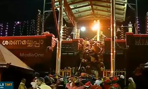 ശബരിമലയില്‍ പ്ലാസ്റ്റിക് നിരോധം കര്‍ശ്ശനമാക്കും