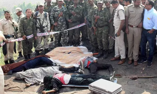 ഭോപ്പാല് ഏറ്റുമുട്ടലിന് മുമ്പുള്ള ദൃശ്യങ്ങള് പുറത്ത്, വ്യാജ ഏറ്റുമുട്ടലെന്ന വാദം ശക്തമാകുന്നു ഭോപ്പാല് ഏറ്റുമുട്ടലിന് മുമ്പുള്ള ദൃശ്യങ്ങള് പുറത്ത്, വ്യാജ ഏറ്റുമുട്ടലെന്ന വാദം ശക്തമാകുന്നു