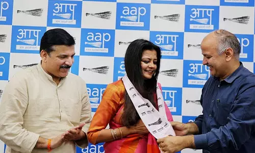 ബി.ജെ.പി നേതാവ് പൂനം ആസാദ് ആം ആദ്‍മിയില്‍ ചേര്‍ന്നു