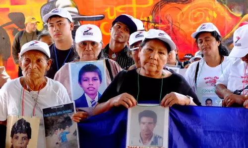 കാണാതായ മക്കളെ കണ്ടെത്തുന്നതിന് സഹായം ആവശ്യപ്പെട്ട് ഒരുകൂട്ടം അമ്മമാര് കാണാതായ മക്കളെ കണ്ടെത്തുന്നതിന് സഹായം ആവശ്യപ്പെട്ട് ഒരുകൂട്ടം അമ്മമാര്