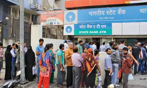 നോട്ട് നിരോധത്തില്‍ സ്തംഭിച്ച് രാജ്യം