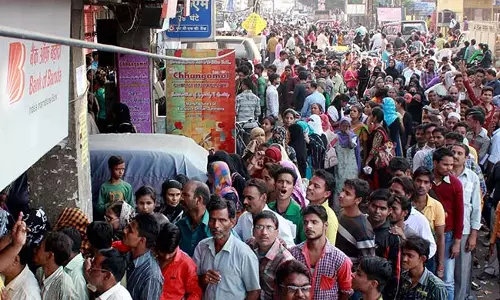 ബാങ്കുകളിലെ പണം തീര്ന്നു; സംസ്ഥാനം കൂടുതല് പ്രതിസന്ധിയിലേക്ക് ബാങ്കുകളിലെ പണം തീര്ന്നു; സംസ്ഥാനം കൂടുതല് പ്രതിസന്ധിയിലേക്ക്