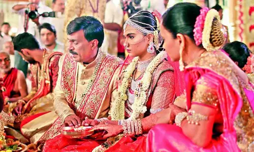 500 കോടിയുടെ വിവാഹം: ജനാര്‍ദ്ദന റെഡ്ഡിയുടെ ഓഫീസില്‍ റെയ്ഡ്