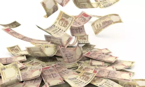 പെട്രോളടിക്കണോ ? 500 രൂപക്ക് അടിച്ചോളൂ... ചില്ലറ തരില്ല