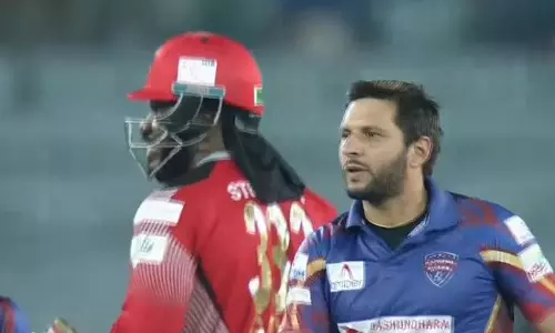 ഗെയിലും അഫ്രീദിയും ഏറ്റുമുട്ടിയപ്പോള്‍, വീഡിയോ