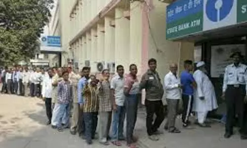 വ്യവസായികള് ക്ഷമിക്കുക, ജോലിക്കാര് ക്യൂവിലാണ് വ്യവസായികള് ക്ഷമിക്കുക, ജോലിക്കാര് ക്യൂവിലാണ്