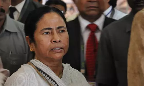 പശ്ചിമബംഗാളില്‍ സൈന്യത്തെ വിന്യസിച്ചതില്‍ പ്രതിഷേധം; മമത സമരം അവസാനിപ്പിച്ചു