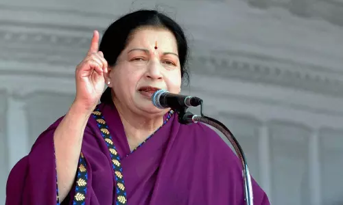 ജയലളിത ആരോഗ്യനില വീണ്ടെടുക്കുന്നു