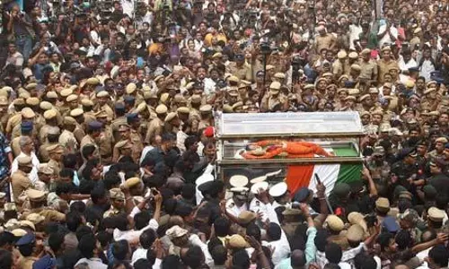 സാഗരം സാക്ഷി, ജയലളിത ചരിത്രമായി