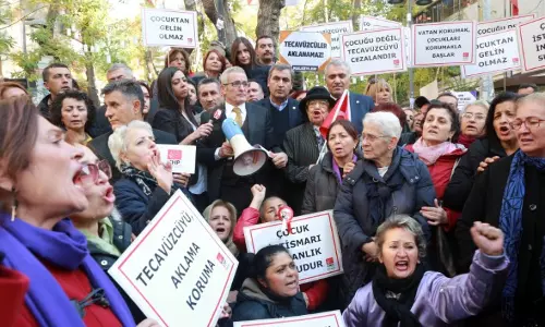 ബലാത്സംഗം: ഇരയെ പ്രതി വിവാഹം ചെയ്താല് ശിക്ഷയില്ല; വിവാദ ബില് തുര്ക്കി പിന്വലിച്ചു ബലാത്സംഗം: ഇരയെ പ്രതി വിവാഹം ചെയ്താല് ശിക്ഷയില്ല; വിവാദ ബില് തുര്ക്കി പിന്വലിച്ചു