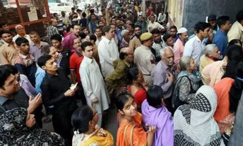ശമ്പളം-പെന്ഷന് ദിനങ്ങള്; ആശങ്കവേണ്ട, ആവശ്യത്തിന് പണമെത്തിക്കുമെന്ന് ആര്ബിഐ ശമ്പളം-പെന്ഷന് ദിനങ്ങള്; ആശങ്കവേണ്ട, ആവശ്യത്തിന് പണമെത്തിക്കുമെന്ന് ആര്ബിഐ