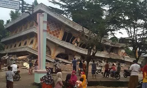 ഭൂകമ്പം: ഇന്തോനേഷ്യയില്‍  രക്ഷാപ്രവര്‍ത്തനം പുരോഗമിക്കുന്നു