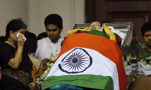 ജയലളിതയ്ക്ക് ആദരാഞ്ജലി അര്‍പ്പിച്ച് പാര്‍ലമെന്റിന്റെ ഇരുസഭകളും പിരിഞ്ഞു