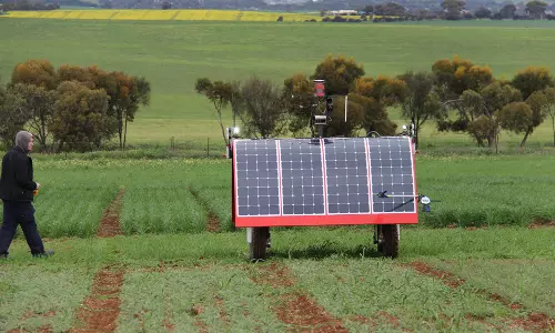 ഭക്ഷണവും വിശ്രമവും കൂലിയും വേണ്ട !; ഇനി കൃഷിപ്പണിക്ക് ഇവരിറങ്ങും ഭക്ഷണവും വിശ്രമവും കൂലിയും വേണ്ട !; ഇനി കൃഷിപ്പണിക്ക് ഇവരിറങ്ങും