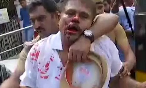 അണ്ണാ ഡിഎംകെ ആസ്ഥാനത്ത് സംഘര്‍ഷം