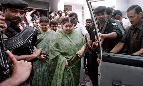 അമ്മയുടെ മണ്ഡലത്തില്‍ ചിന്നമ്മക്കെതിരെ പ്രതിഷേധം