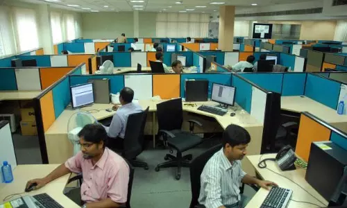 എച്ച്1ബി വിസക്കാര്ക്ക് ഇരട്ടി ശമ്പളം നല്കണമെന്ന് വ്യവസ്ഥ; ഇന്ത്യന് കമ്പനികള്ക്ക് തിരിച്ചടിയാകും എച്ച്1ബി വിസക്കാര്ക്ക് ഇരട്ടി ശമ്പളം നല്കണമെന്ന് വ്യവസ്ഥ; ഇന്ത്യന് കമ്പനികള്ക്ക് തിരിച്ചടിയാകും