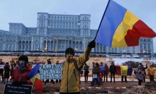 കടുത്ത പ്രതിഷേധം; അഴിമതിക്കാരെ സംരക്ഷിക്കുന്ന നിയമം റൊമാനിയന്‍ സര്‍ക്കാര്‍ പിന്‍വലിച്ചു