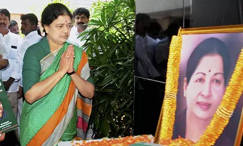 എംഎല്എമാരുമായി ചിന്നമ്മ ഡല്ഹിയിലേക്കെന്ന് സൂചന എംഎല്എമാരുമായി ചിന്നമ്മ ഡല്ഹിയിലേക്കെന്ന് സൂചന