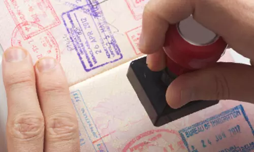 കുവൈത്തിൽ സ്വദേശികൾക്ക് ഇലക്ട്രോണിക് പാസ്സ്പോർട്ടുകൾ വിതരണം ചെയ്തു തുടങ്ങി കുവൈത്തിൽ സ്വദേശികൾക്ക് ഇലക്ട്രോണിക് പാസ്സ്പോർട്ടുകൾ വിതരണം ചെയ്തു തുടങ്ങി