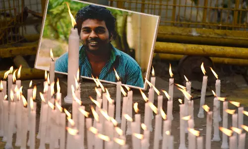 രോഹിത് വെമുല ദലിതനല്ല; പട്ടികജാതി സര്ട്ടിഫിക്കറ്റ് റദ്ദാക്കുമെന്ന് ആന്ധ്ര സര്ക്കാര് രോഹിത് വെമുല ദലിതനല്ല; പട്ടികജാതി സര്ട്ടിഫിക്കറ്റ് റദ്ദാക്കുമെന്ന് ആന്ധ്ര സര്ക്കാര്