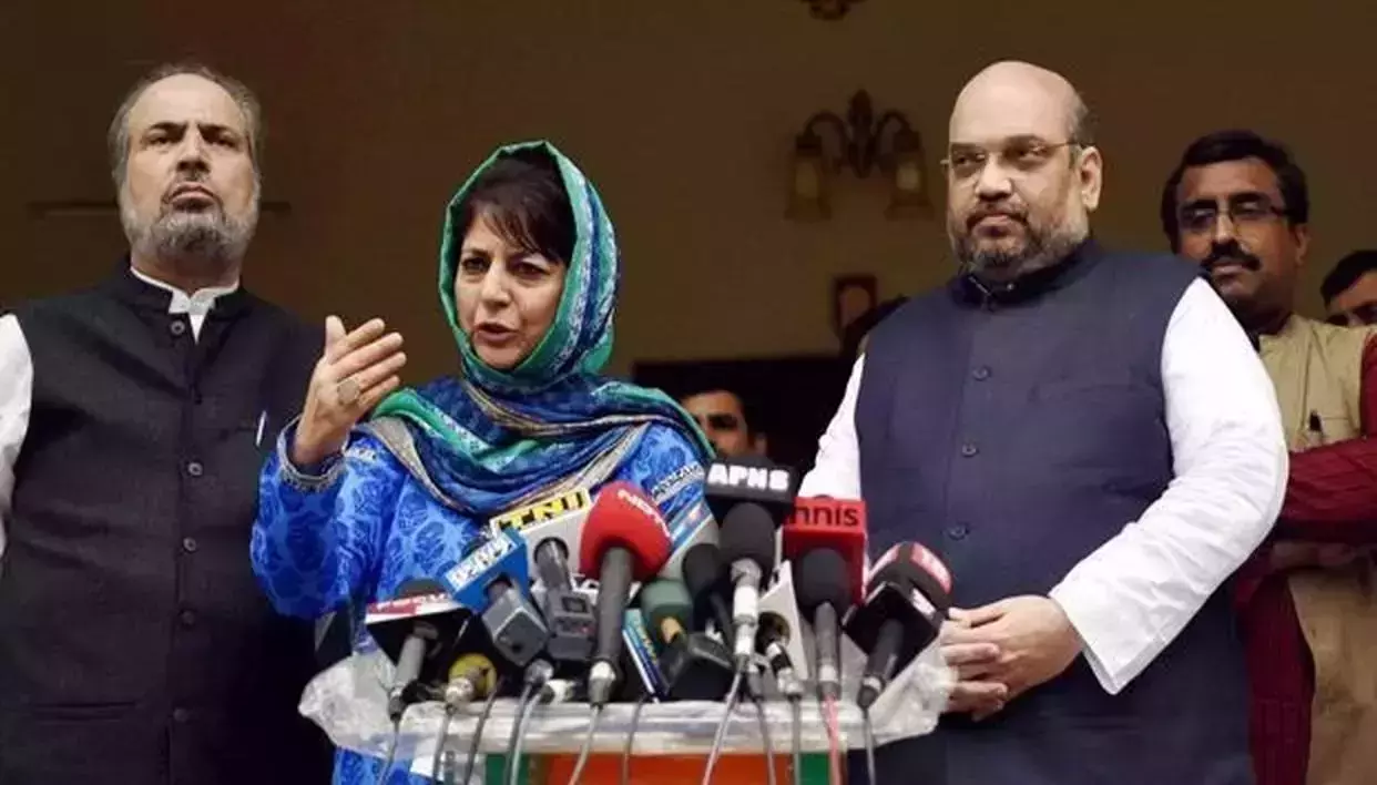 ജമ്മുകശ്‍മീരില്‍ ബി.ജെ.പി-പി.ഡി.പി സഖ്യം പിരിഞ്ഞു; മുഖ്യമന്ത്രി മെഹബൂബ മുഫ്തി രാജിവെച്ചു 