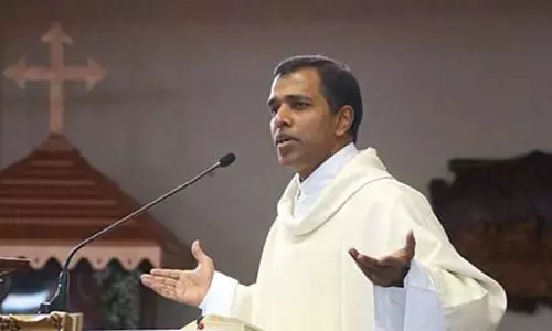 ആസ്‍ട്രേലിയയില്‍ മലയാളി വൈദികന് കുത്തേറ്റു