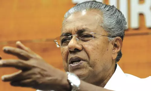 ഹൈദരാബാദില്‍ പിണറായിക്കെതിരെ എബിവിപി പ്രതിഷേധം 