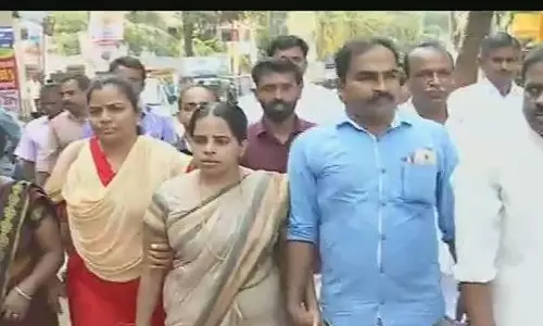 സമരം പൊളിക്കാന്‍ പൊലീസ് ഗൂഢാലോചന നടത്തി; ഗുരുതര ആരോപണവുമായി ജിഷ്ണുവിന്‍റെ ബന്ധുക്കള്‍