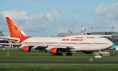 കരിപ്പൂരില്‍ എയര്‍ ഇന്ത്യാ വിമാനത്തിന്റെ ടയര്‍ പൊട്ടി