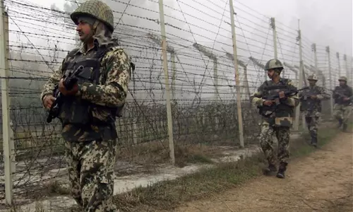 കശ്മീരില്‍ വീണ്ടും ഭീകരാക്രമണം; 3 സൈനികര്‍ കൊല്ലപ്പെട്ടു