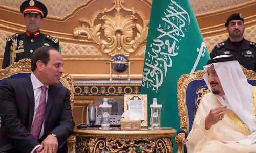 റിയാദിലെത്തിയ ഈജിപ്ത് പ്രസിഡന്റിന് രാജകീയ സ്വീകരണം നല്‍കി