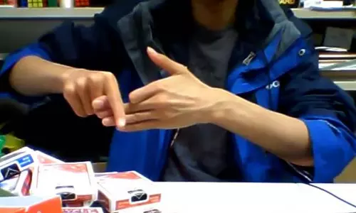 വൈറലായി വിരല്‍ മാജിക്