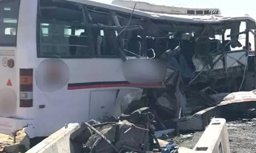 ദുബൈയിൽ തൊഴിലാളികളുമായി പോയ ബസ്​ നിയന്ത്രണം വിട്ട്​ ട്രക്കിലിടിച്ച്​  7 മരണം