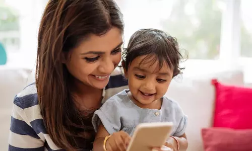 കുട്ടി കരയുമ്പോള്‍ ഫോണ്‍ കൊടുക്കുന്ന അമ്മമാര്‍ അറിയാന്‍....