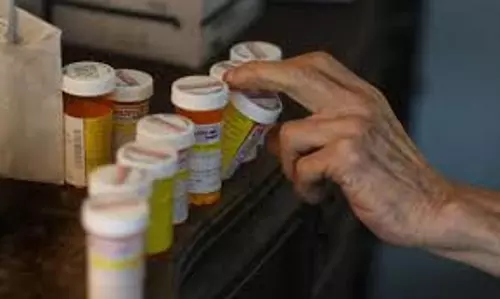 മാനസിക ആരോഗ്യക്യാമ്പുകളില് ഫാര്മസിസ്റ്റുകള്ക്ക് പകരം മരുന്നു നല്കുന്നത് നഴ്സുമാര് മാനസിക ആരോഗ്യക്യാമ്പുകളില് ഫാര്മസിസ്റ്റുകള്ക്ക് പകരം മരുന്നു നല്കുന്നത് നഴ്സുമാര്