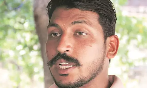 ഒരേ ചോരയല്ലേ എന്തിന് വിവേചനം? ദലിതരെ അണിനിരത്തി 30കാരന് ഒരേ ചോരയല്ലേ എന്തിന് വിവേചനം? ദലിതരെ അണിനിരത്തി 30കാരന്